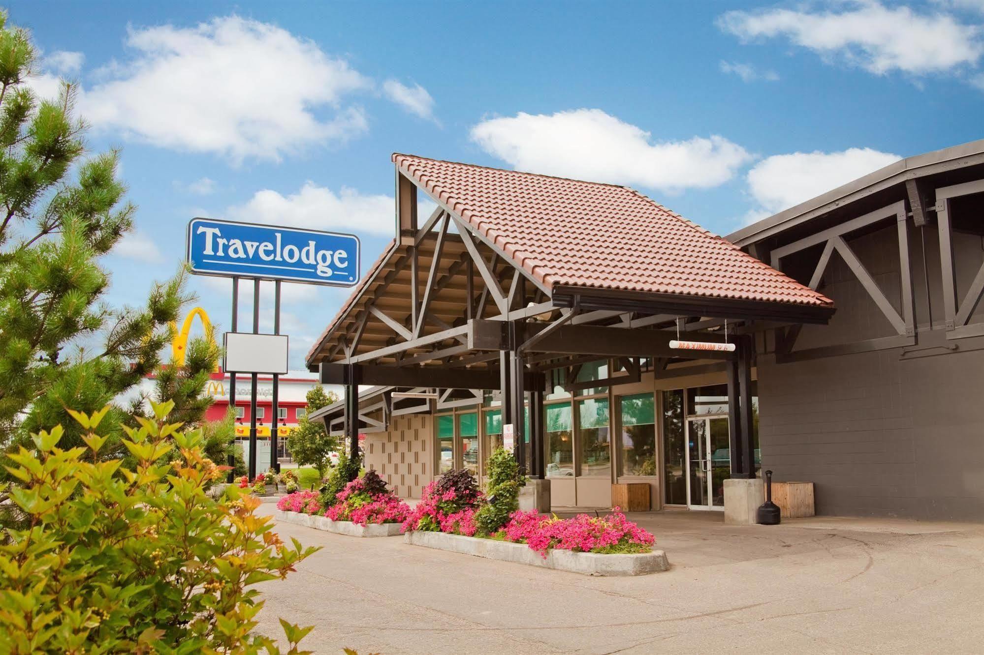 Travelodge By Wyndham Принс-Альберт Екстер'єр фото